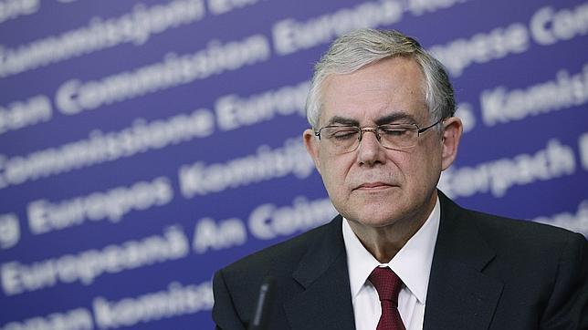 Papadimos se reúne con Juncker y Draghi para tratar los ajustes de Grecia