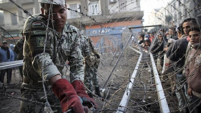 La Junta egipcia pide «disculpas por los mártires» caídos en Tahrir