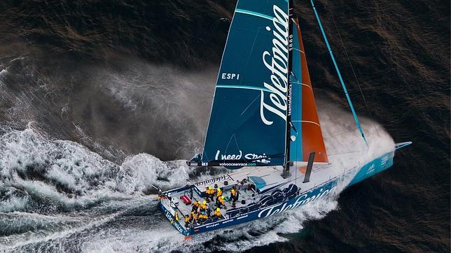 A los pies del «Telefónica»