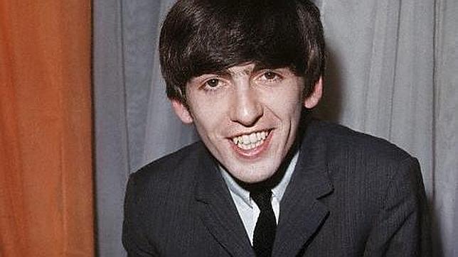 George Harrison, el «Beatle discreto», brilla diez años después de su muerte
