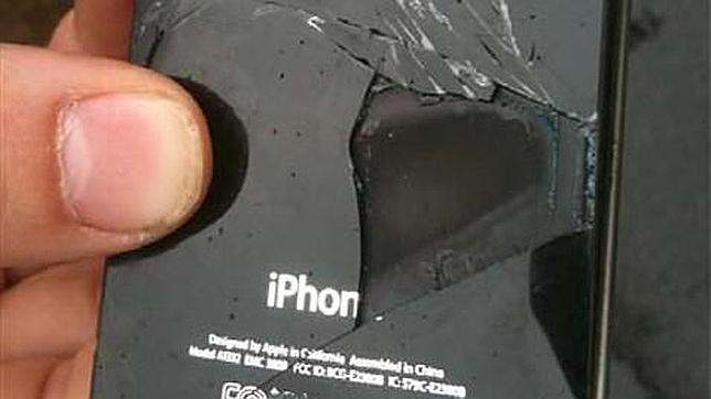 Un iPhone 4 arde en pleno vuelo