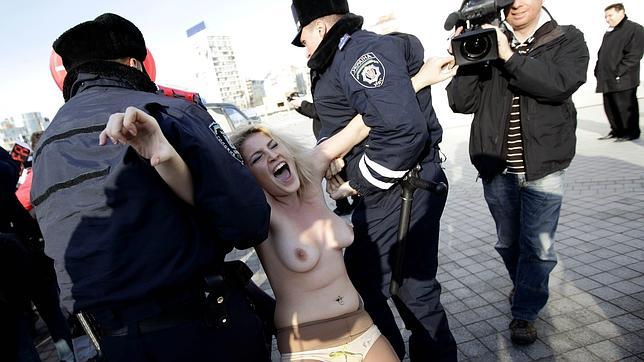 En «top-less» contra la Eurocopa