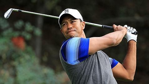 Tiger Woods, a dos pasos de su primera victoria en dos años