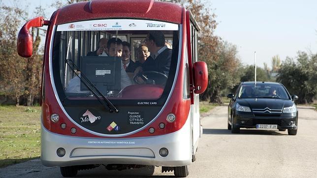 El autobús que frena antes de llegar al atasco