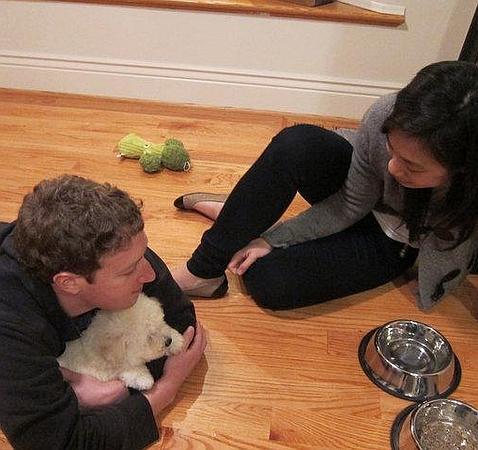 Un fallo de seguridad en Facebook descubre las fotos privadas de Mark Zuckerberg