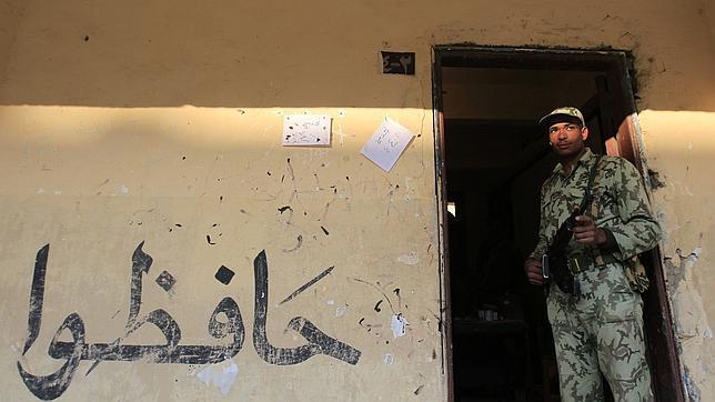 Los militares egipcios mantienen el control de la Justicia y la Defensa