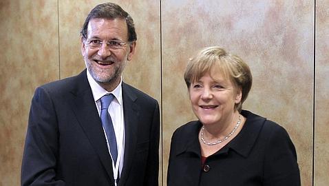 Rajoy pide a Zapatero que defienda en Bruselas el derecho de veto de España en el rescate de países