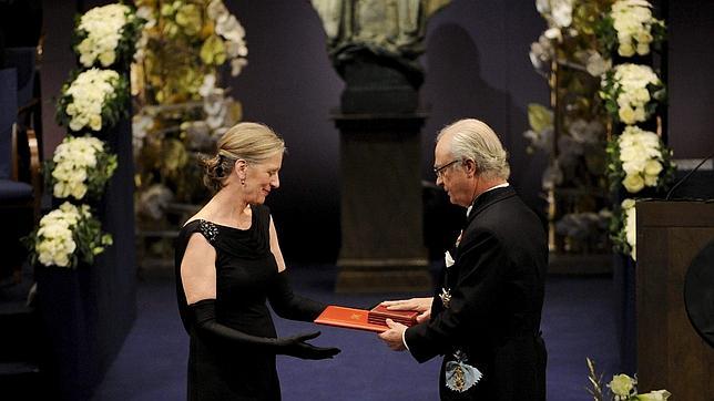 La ceremonia de los Nobel se escribe en sueco con el premio a Tranströmer