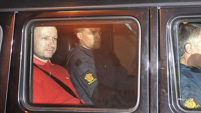 Breivik ya puede leer periódicos y ver la televisión