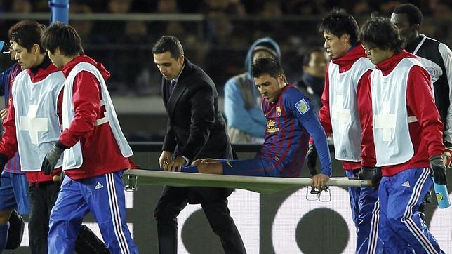 David Villa sufre una fractura en la tibia izquierda durante el Barcelona-Al Sadd