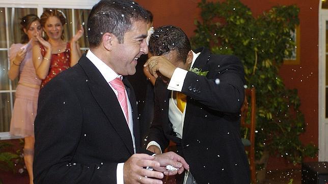 Rubalcaba, a Rajoy: «Ustedes aceptan que los homosexuales duerman después de comer pero no que se llame siesta»