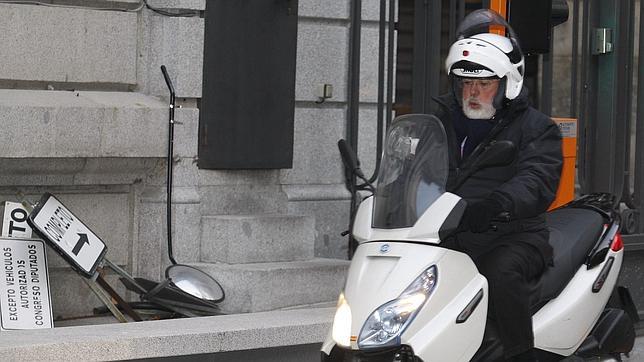 Miguel Arias Cañete, el ministro piloto de rallys