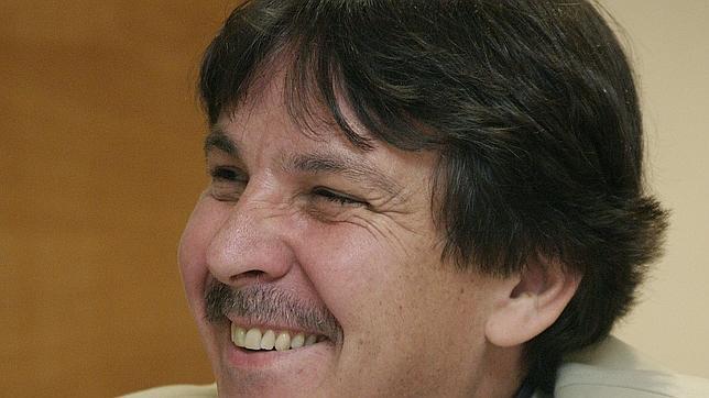 Muere el poeta y editor Nicanor Vélez