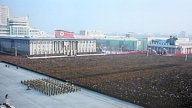 Salvas, cañonazos y silencio para el adiós definitivo a Kim Jong-il