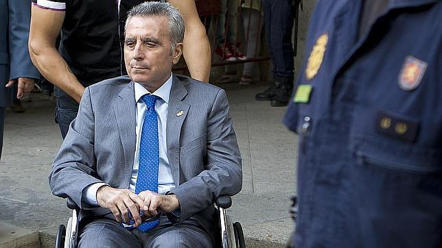 La viuda de Carlos Parra pide a Ortega Cano que no mencione a su marido