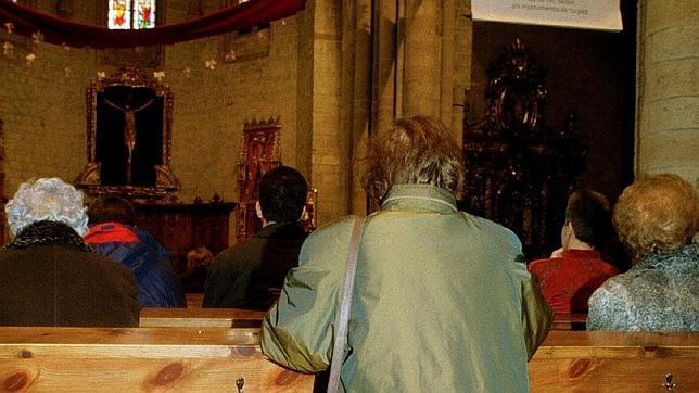 El 73,4% de los españoles se declara católico, según el CIS