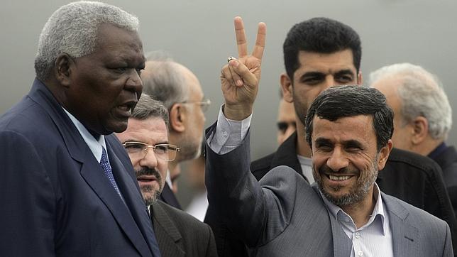 Ahmadineyad llega a Cuba, donde se reunirá con los hermanos Castro