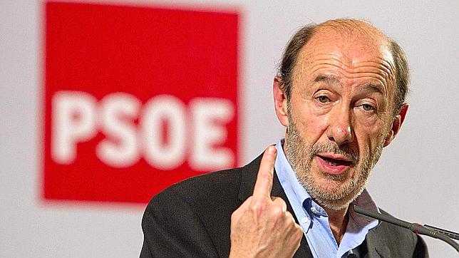 Los 'históricos' del PSOE se inclinan por Rubalcaba