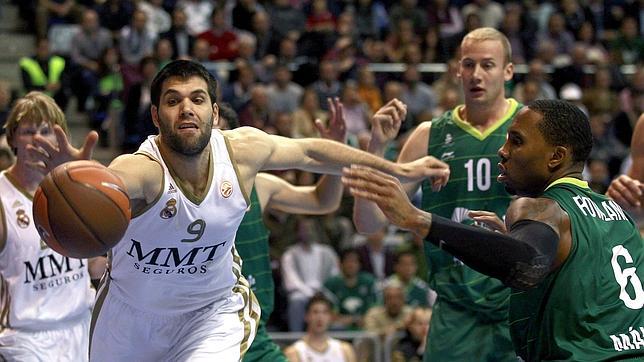 Mirotic le da el triunfo al Madrid sobre la bocina