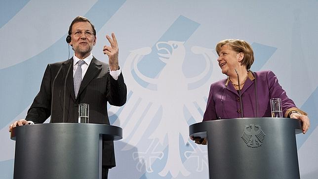 Rajoy y Merkel acuerdan dedicar excedentes de fondos europeos a programas de empleo