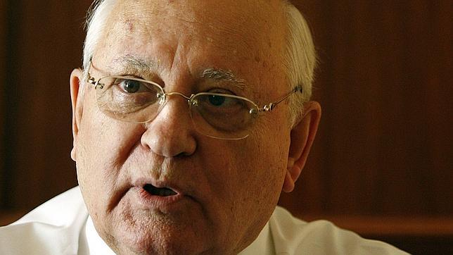 Gorbachov pide un referendum para acabar con la «autocracia» de Putin