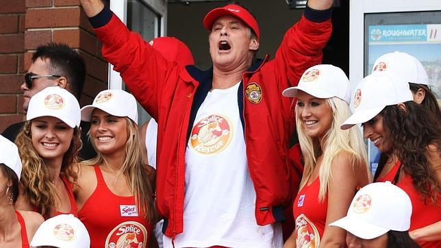 David Hasselhoff pide matrimonio a su chica desde las alturas