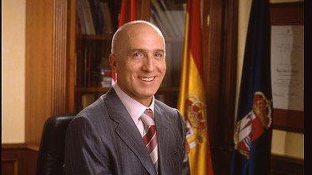 El Ayuntamiento quiere que el ex alcalde deje sus actas de concejal y diputado