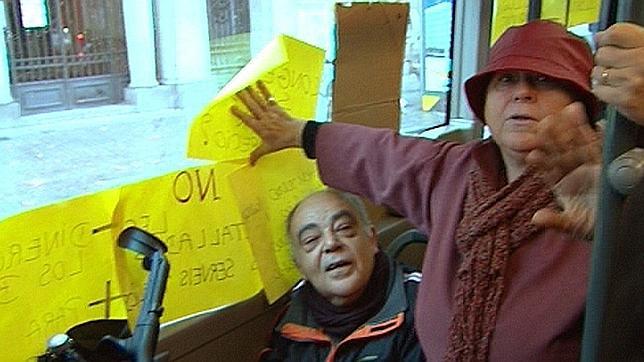 Ocupan un autobús en Barcelona para protestar por la subida de las tarifas