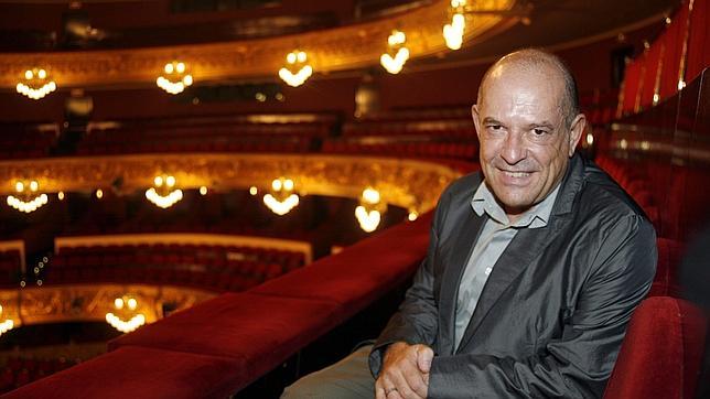 El director general del Liceo asegura que le denegaron un crédito antes de suspender la actividad