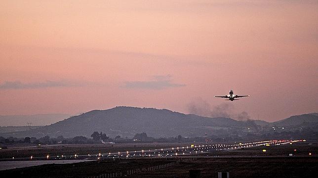 China pide a sus aerolíneas que no paguen el impuesto europeo de CO2