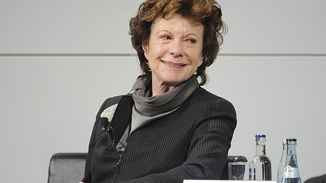 La vicepresidenta de la Comisión Europea cree que la eurozona «no se hundiría» sin Grecia