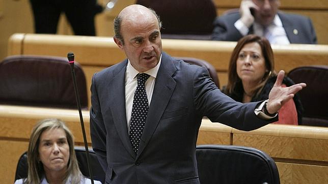 De Guindos hablará con la banca para minimizar el coste social del desahucio