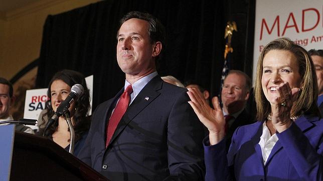 Triunfo de Santorum y revolcón de Romney en tres estados