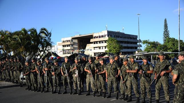 Los 300 policías amotinados en Salvador de Bahía se rinden