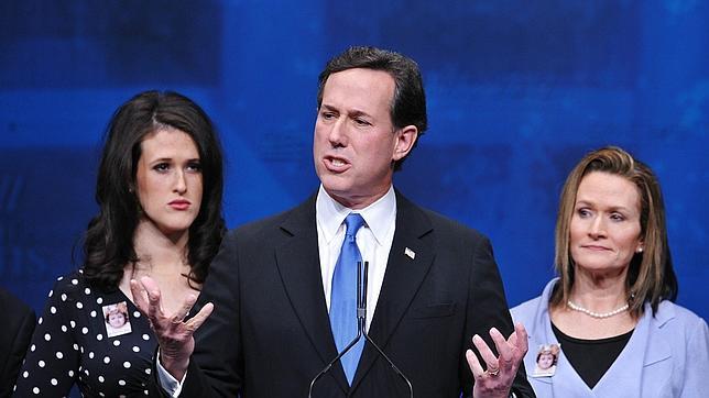 Santorum paga el doble de impuestos que Romney