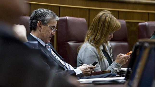 PP y PSOE pactan pedir la disolución de ETA frente a la «demagogia» de UPyD