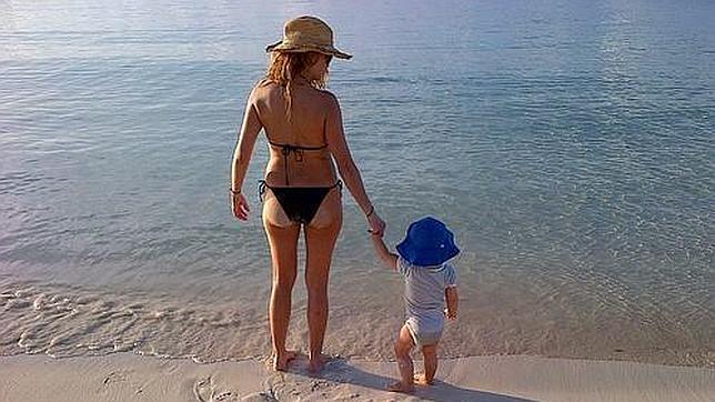 Paulina Rubio solo tiene ojos para su hijo Andrea Nicolás