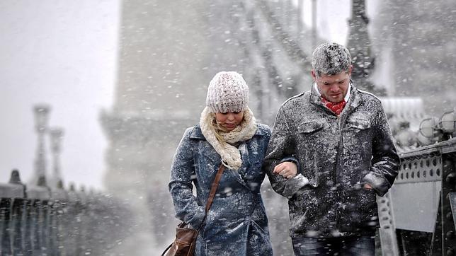 La CE suspenderá la ayuda a Hungría por no reducir su déficit excesivo