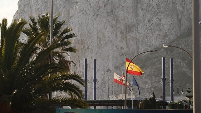 Margallo ignora la negativa de Cameron e insiste en mantener Gibraltar en su agenda