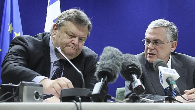 Papadimos afirma que la economía griega se desarrollará «de forma estable» a partir de 2013