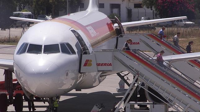 La UE amenaza con prohibir los vuelos de las aerolíneas extranjeras que no paguen la tasa por emitir CO2