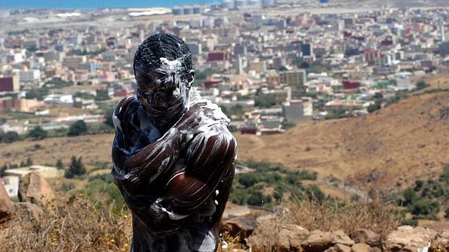 Mil inmigrantes esperan hacinados la ocasión para entrar en Melilla