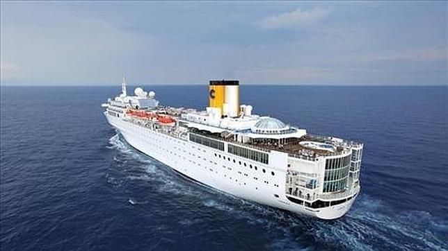El Costa Allegra, a la deriva en el Océano Índico después de sufrir un incendio