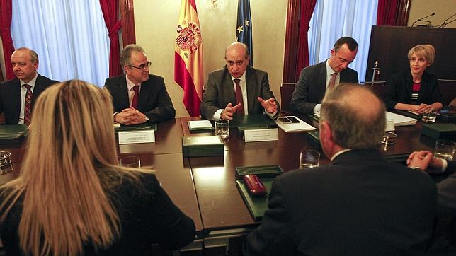 Fernández Díaz pide que no se dude de su firmeza contra ETA