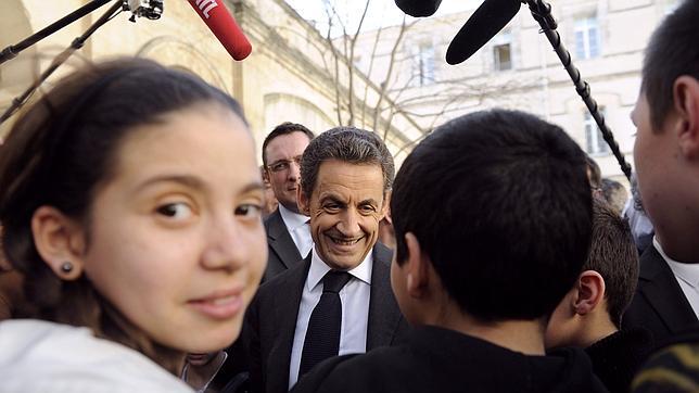 Sarkozy recorta la diferencia con Hollande en intención de voto, según los sondeos