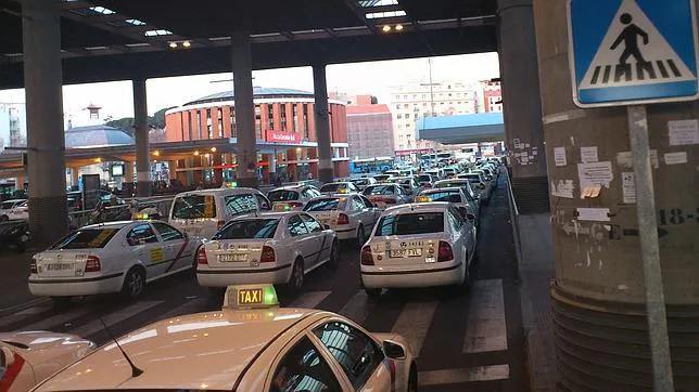 Atocha, una trampa para los taxistas