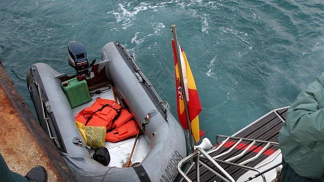 Rescatan una patera con 42 menores en la costa de Granada