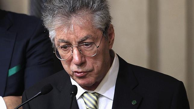 Bossi: «Monti arriesga su vida, el Norte se lo cargará»