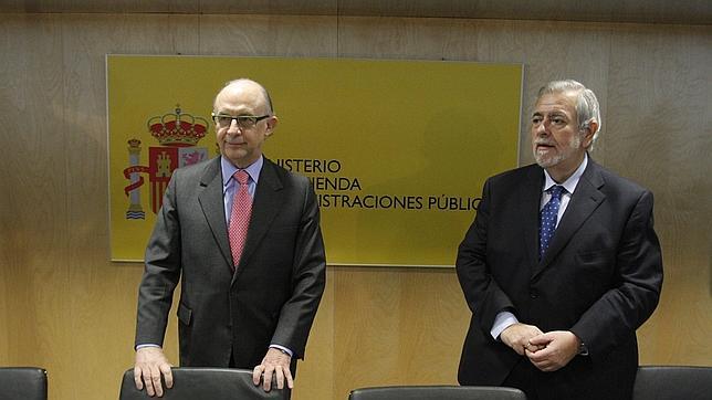 Solo Andalucía se niega a hacer los ajustes para atajar el déficit regional
