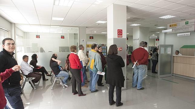 La preocupación ciudadana por el paro no aminoraba en los albores de la reforma laboral